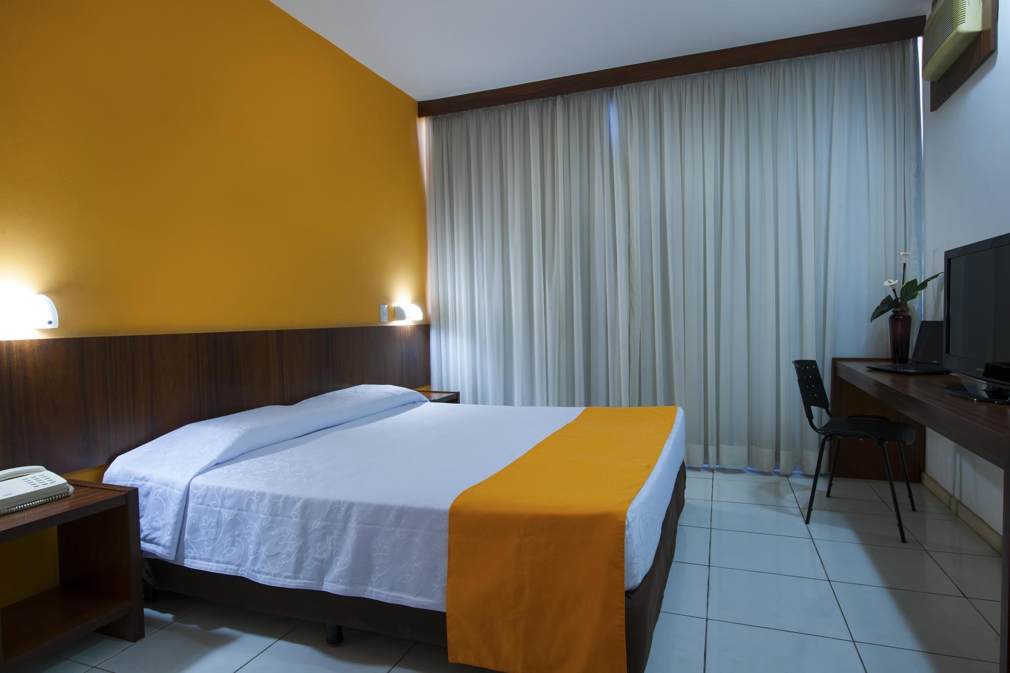 Slim Curitiba Alto Da XV Hotell Exteriör bild